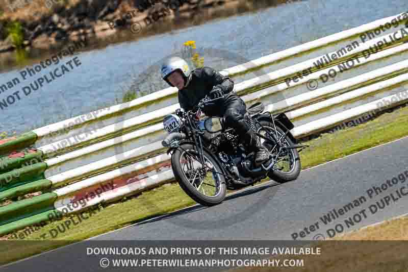 Vintage motorcycle club;eventdigitalimages;mallory park;mallory park trackday photographs;no limits trackdays;peter wileman photography;trackday digital images;trackday photos;vmcc festival 1000 bikes photographs